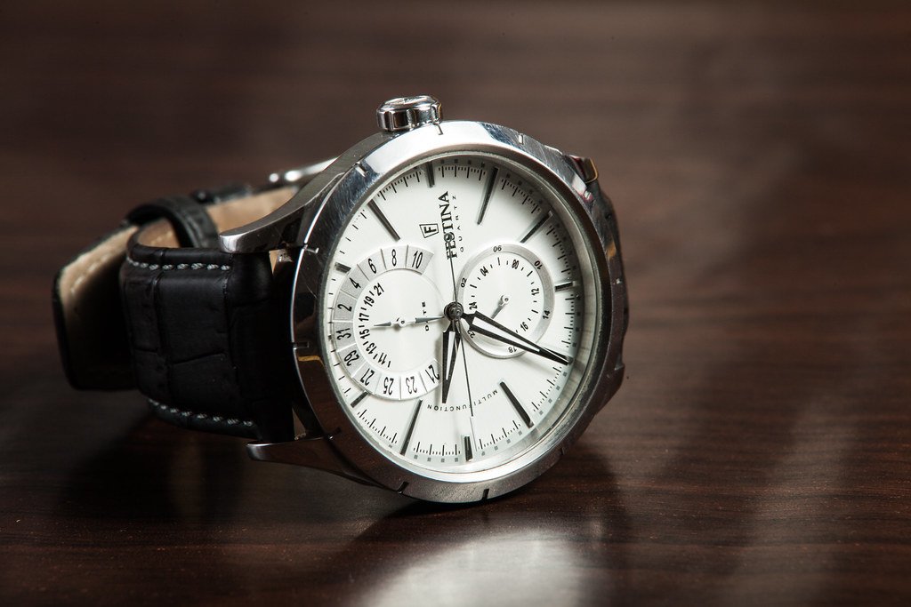 DEMO · Reloj automático suizo de acero, esfera blanca