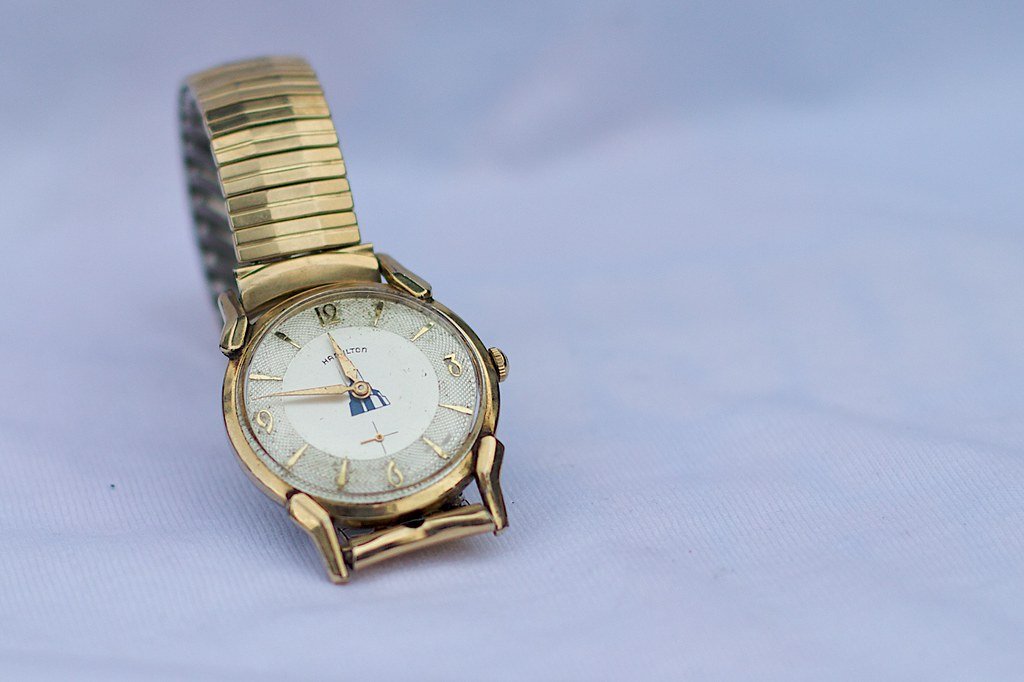 DEMO · Reloj vintage chapado en oro (años 70)
