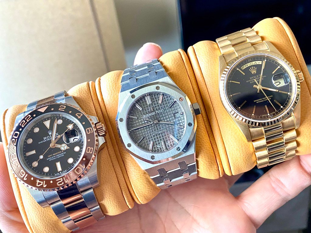 DEMO · Lote de 3 relojes de lujo de acero y oro