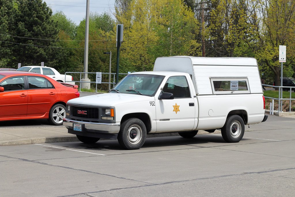 DEMO · Pickup de servicio con caja utilitaria (2015)