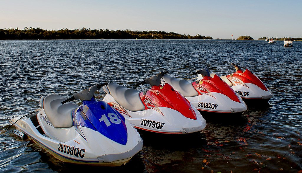 DEMO · Lote de 4 motos acuáticas (jet skis) con remolque
